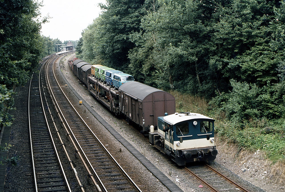 https://www.eisenbahnfotograf.de/datei/August 1981/1830114 DB 332124 Langenhorn 11.8.1981.jpg